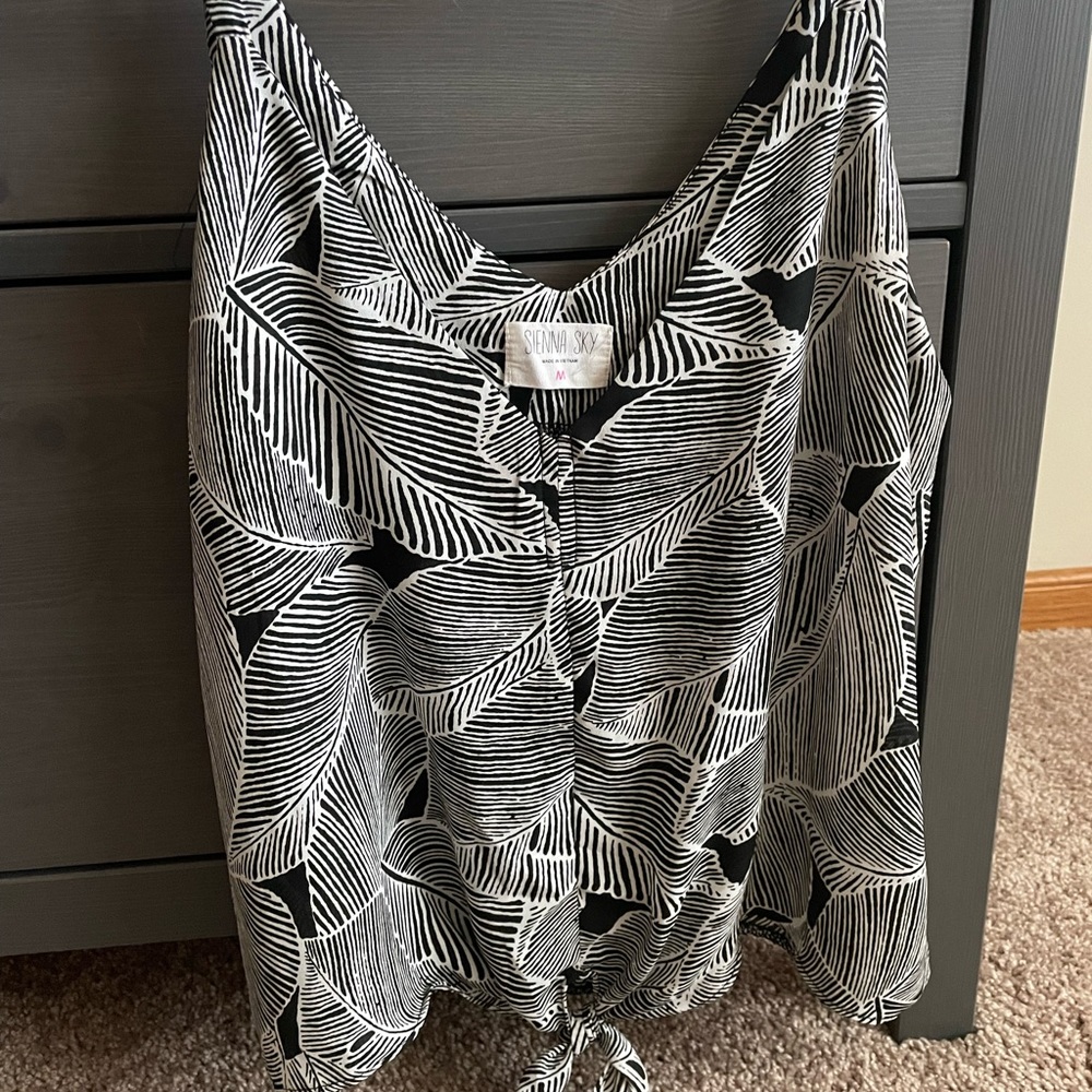 Light patterned tank top